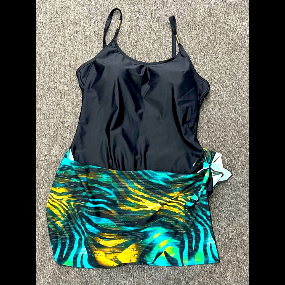 FantaSizer tummy slimming swimsuit. Skirt ties in front but is attached. 16